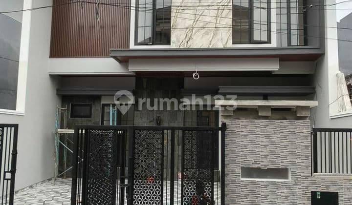 Rumah Wisma Permai Barat Facing: North Carport: 2 Cars Row: 2.5 Cars