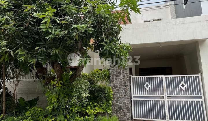 Rumah Ketintang Row Jalan 2 Mobil, Strategis