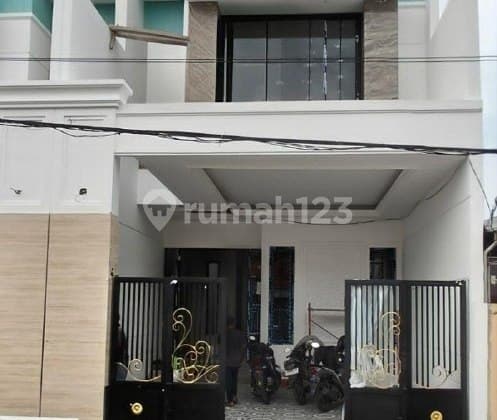 Rumah Babatan Pantai American Style Mewah