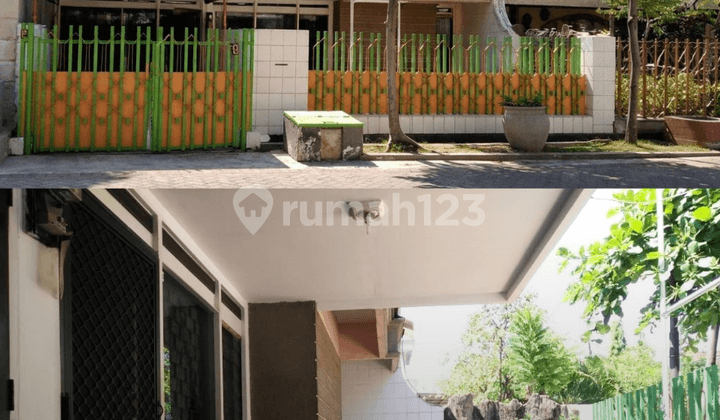 Well-maintained South Manyar Tirtoyoso House, Row for 3 Cars