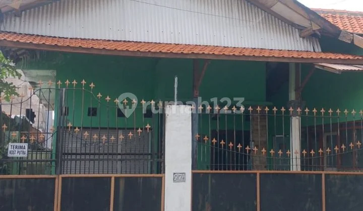 Strategic Gubeng Boarding House Strategic Gubeng Boarding House