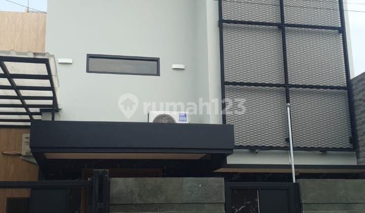 Simpang Darmo Permai Selatan Row J Street 2 Cars, Facing Northwest