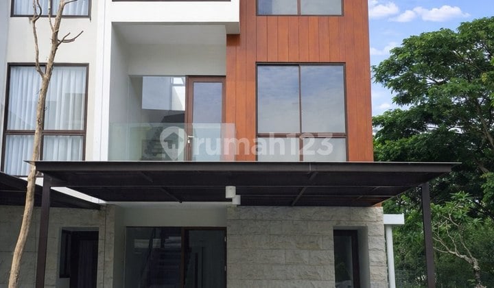 Rumah Garden Ville, Graha Natura Siap Huni - Kosongan - Carport