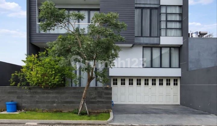 *Butuh Cepat Jual!* Rumah Waterfront, Citraland Strategis, Siap Huni, Row Jalan 3 Mobil