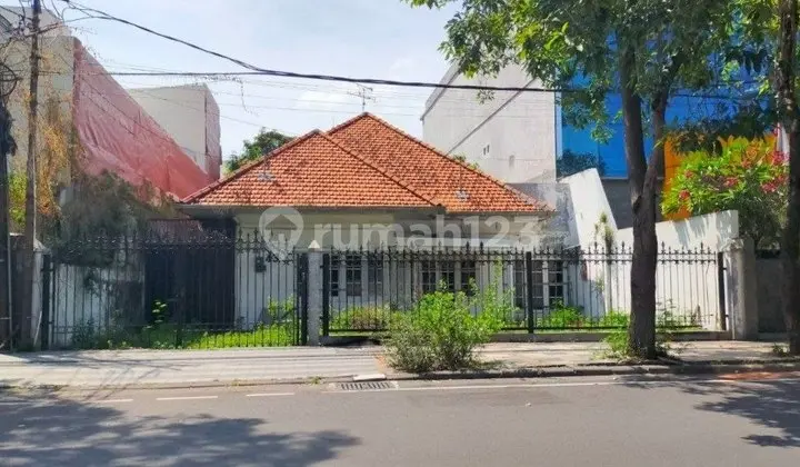 City Center House on Jl Ondomohen, Surabaya Suitable for Business, Restaurant Cafe, Bank, Clinic, etc.
