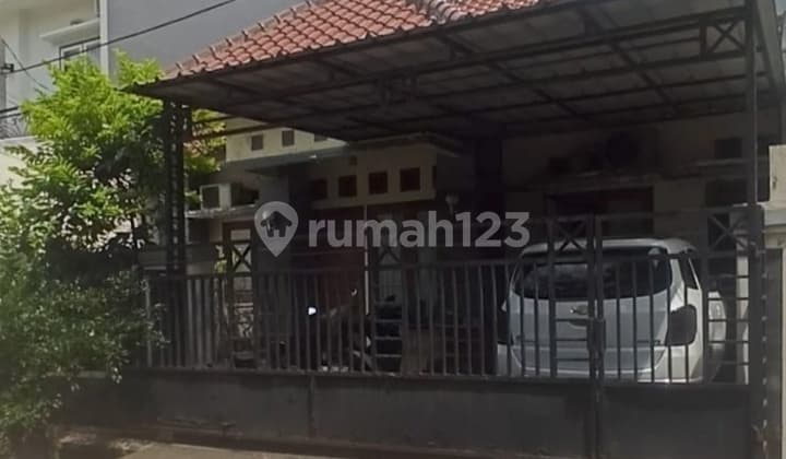 Rumah 1,5 Lti Halaman Luas Rumah di Blok E8, Perumahan Kemang Pratama 3, Jl. Duranta Blok E8 No.18, Sepanjang Jaya, Rawalumbu, Kota Bekasi, Jawa Barat, Indonesia, 17114, Kemang Pratama SHM
