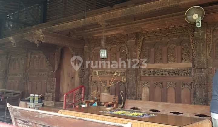 Di Jual Rumah Etnik, Villa, Halaman Luas, Dekat Toll, Jagakarsa.