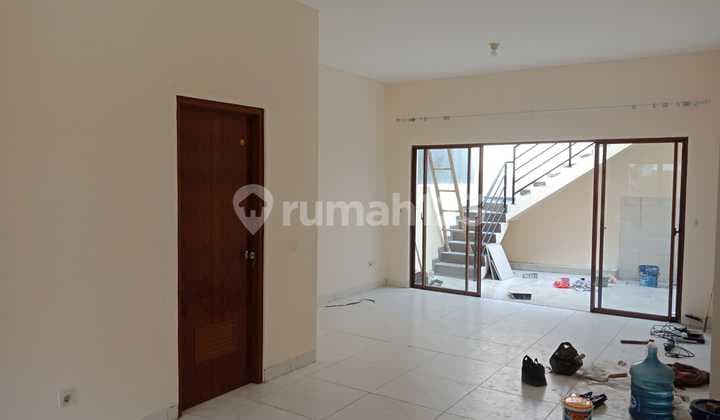 Disewakan Rumah Siap Huni di Cluster Depan JGC, Cakung, Jakarta Timur