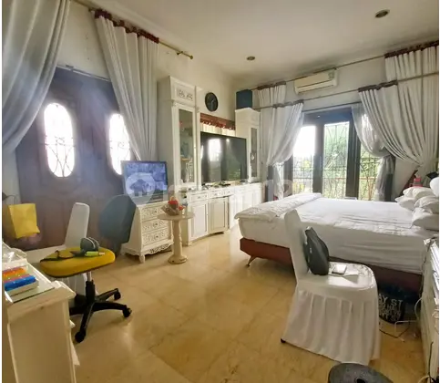 Dijual Rumah Siap Huni, 2 Lantai, di Pesanggrahan