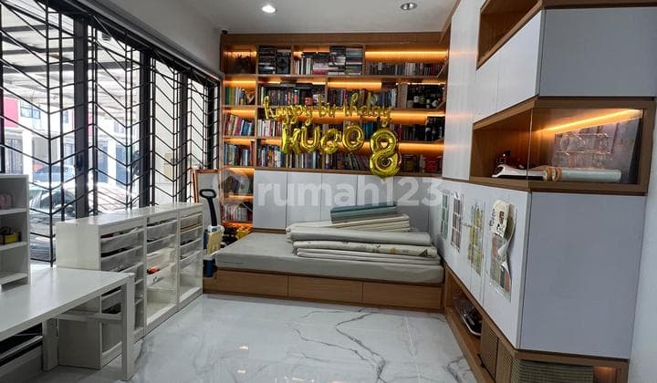 Rumah Hoek 2,5 Lantai