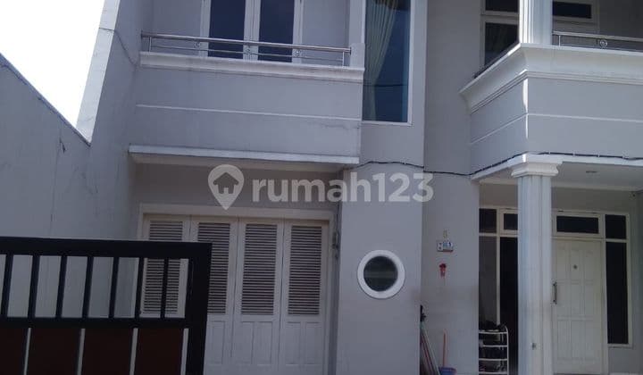 2-Story House in South Jakarta City Center