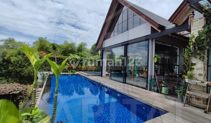 Rumah Lux Balinese Style di Sayap Dago Ada Swimming Pool