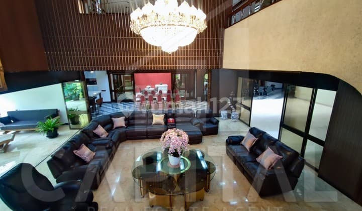 Rumah Bagus Plus Swimmingpool di Setrasari