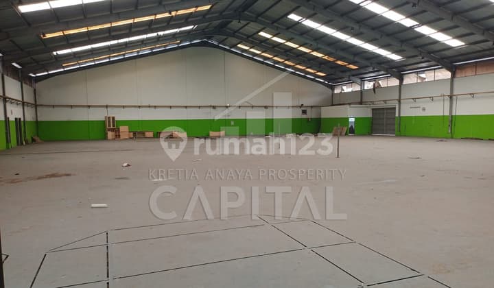 Gedung Ex Showroom Strategis dan Luas di Pasirluyu