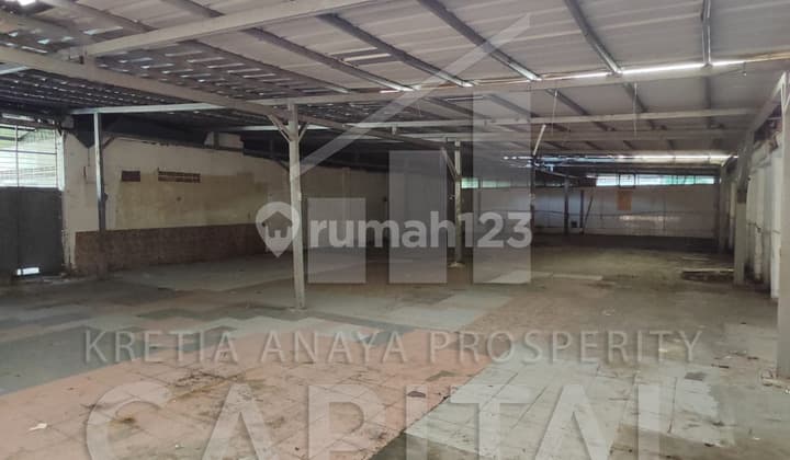 Strategic Warehouse in the Warehousing Complex in the Center of Bandung City