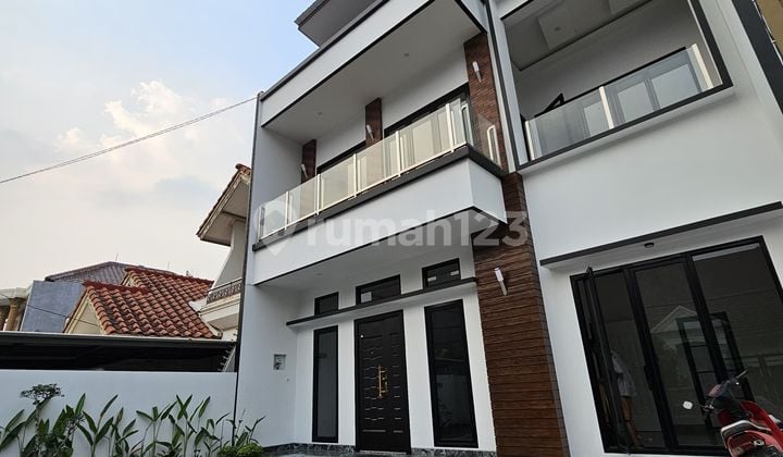 Rumah Anggun Cantik siap huni di Nusa Loka BSD Tangerang
