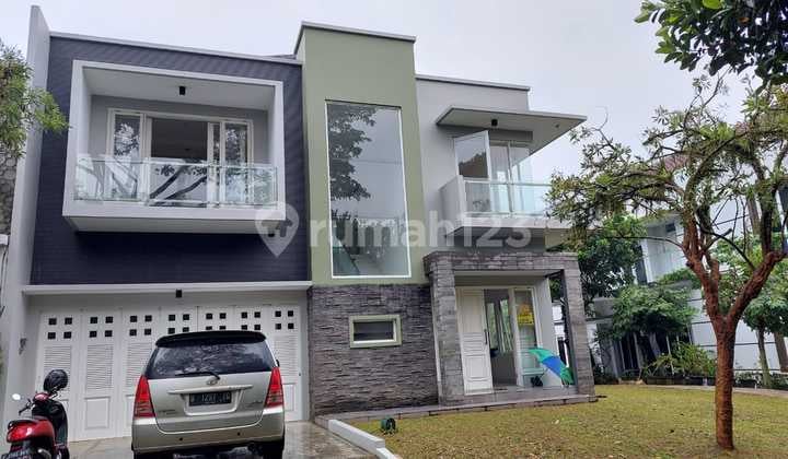 Rumah Cantik Depan dan Samping Taman serta Luas di BSD City