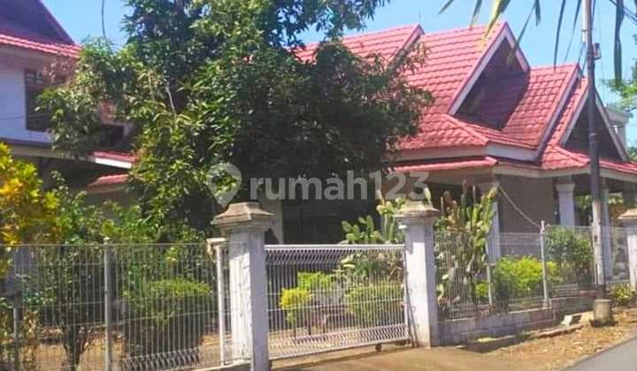 Rumah Cantik ,asri,luas di tengah kota Manado ,Sulawesi Utara