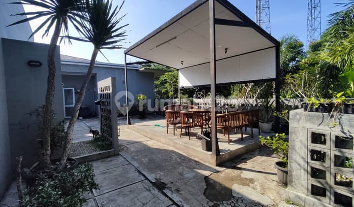 This Investment in Buying a House in Rancakendal Cigadung, Dago Wing, is Going to Generate Profit. Excellent for Villa, Hospitality, etc. The Cool Air Will Surely Make You Feel at Home.