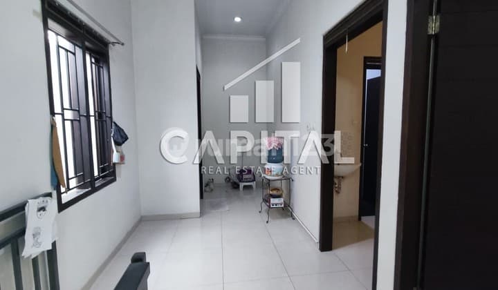 Rumah Nyaman 2 Lantai Siap Huni di Taman Holis Indah 2 Dekat Dengan BPK Benabur