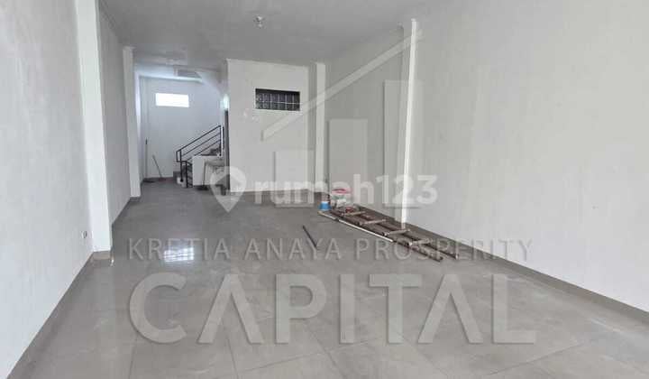 Ruko 3 Lantai Lokasi Strategis di Holis Mainroad Sangat Cocok Untuk Usahamu