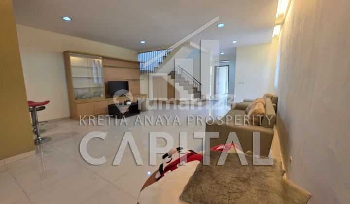 Rumah Ciamik Fully Furnished Siap Kamu Sewa di Setraduta Dengan Row Jalan Lebar Akses Dekat Tol Pasteur