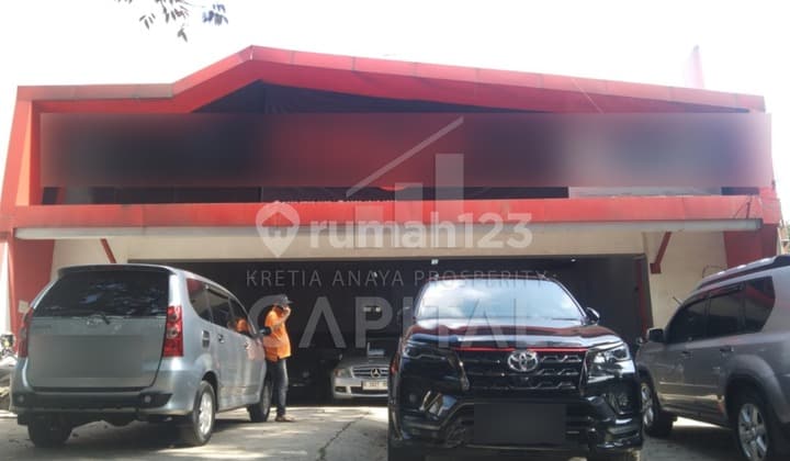 Ruang Usaha Ex Showroom di Jalan Moh Ramdhan Bandung