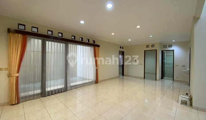 Rumah Terawat Siap Huni di Komplek Setraduta Bandung