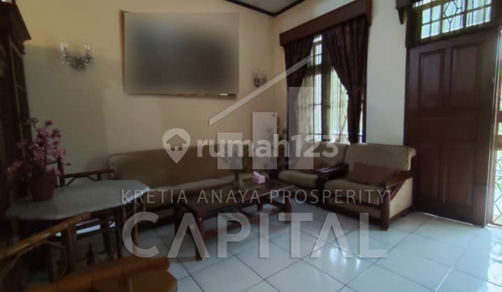 Serene Home For Large Families in Setra Duta
