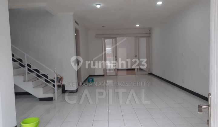 Rumah Minimalis 2 Lantai di Setraduta Siap Huni