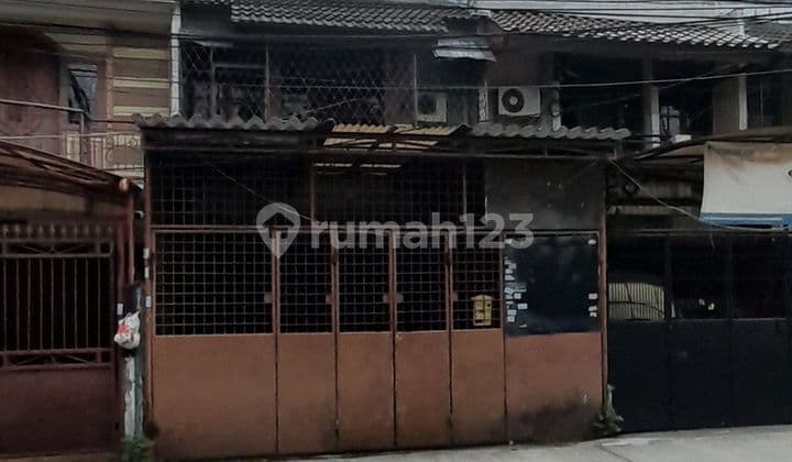 Strategic Cosmos Park Shop House in Front of the Park