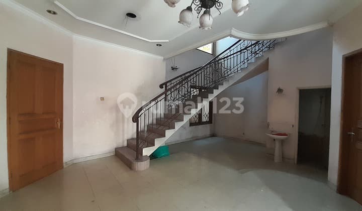 Rumah 2 1/2 Lantai Tanjung Duren Hadap Selatan