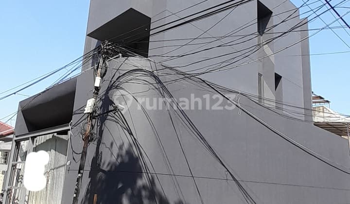 New Construction House in Taman Ratu, 3-Story Hook, Facing North-East