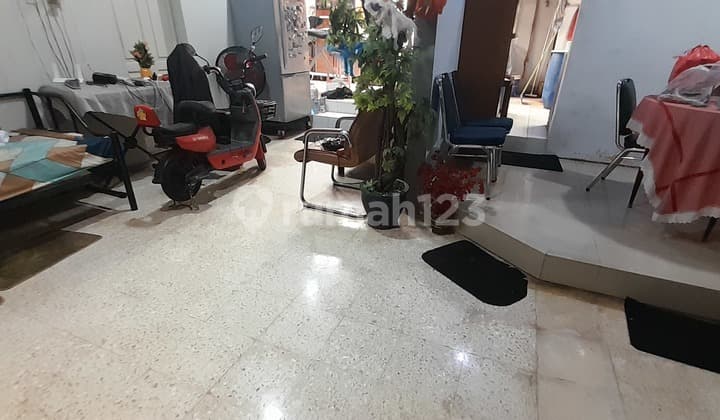 Old House, Land Count, 1 Floor, Kemanggisan
