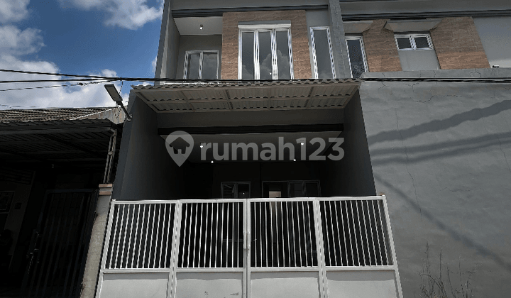 Rumah 2 Lantai Pusat Kota Siap Huni Ngagel Hadap Barat
