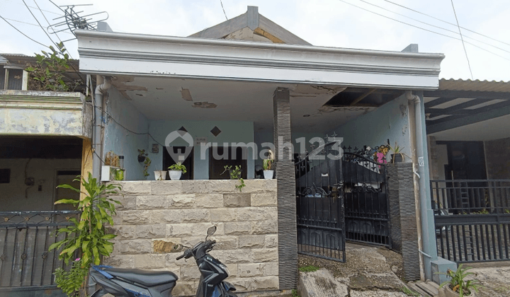 Rumah Hitung Tanah Perumahan Wisma Tropodo Hadap Selatan