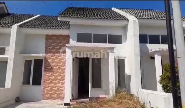 Alana Hills Regancy Driyorejo Hadadp Utara House