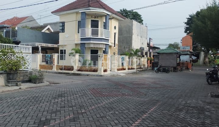 Rumah Dua Lantai Siap Huni Dekat Unwaha Jombang