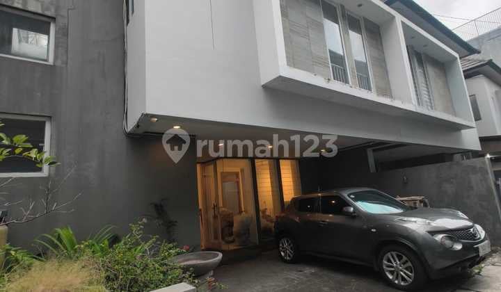 2-Story House with 4 Bedrooms in Imam Bonjol, Denpasar