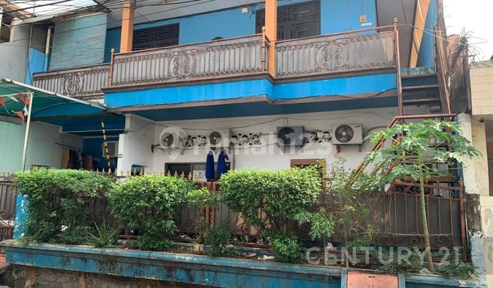 Old Building House Very Strategic Location Near Pramuka Road