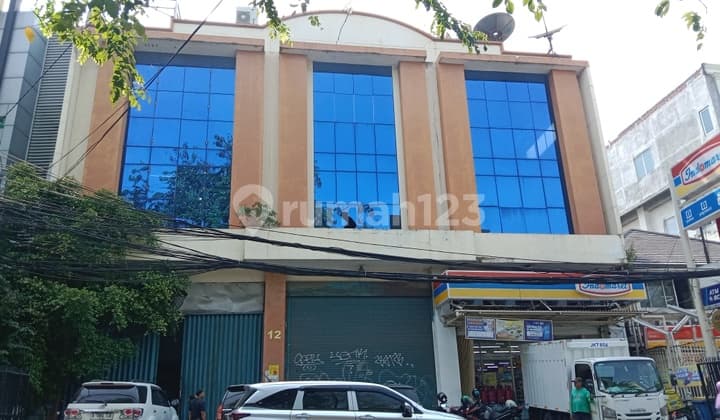 Ruko Gandeng 3 Strategis 4½ Lantai Bendungan Hilir Jakarta Pusat