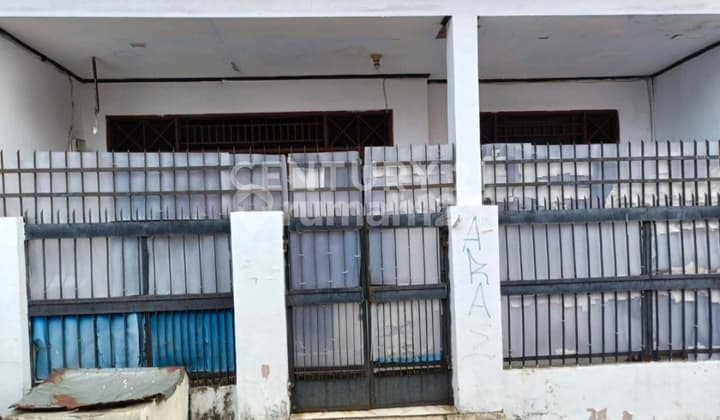 Well-Maintained House Suitable for Boarding and Residence in Pramuka, East Jakarta