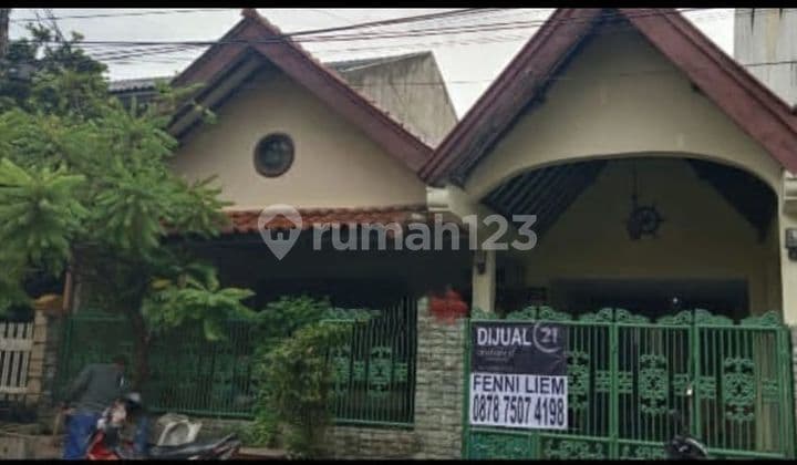Di Bawah Harga Pasar Rumah Siap Huni dengan Letak Terstrategis