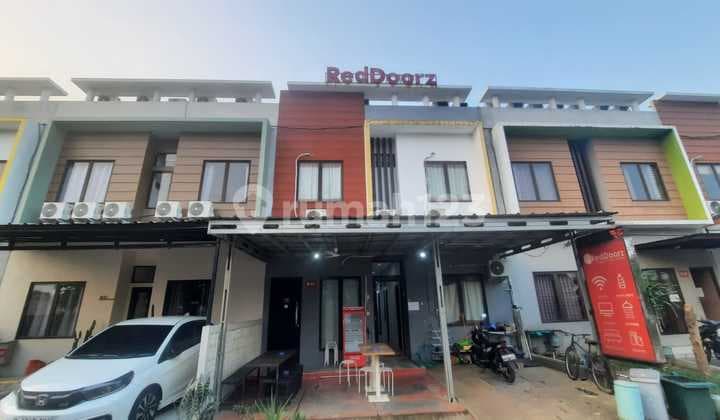 Rukost Columbus (REDOORZ) berada di Lokasi yang Ramai Dan Strategis Di Tengah Kota Karawang