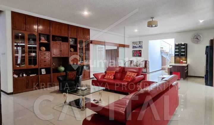 Rumah Dengan 4 kamar dan Semi Furnished di Setrasari Bandung