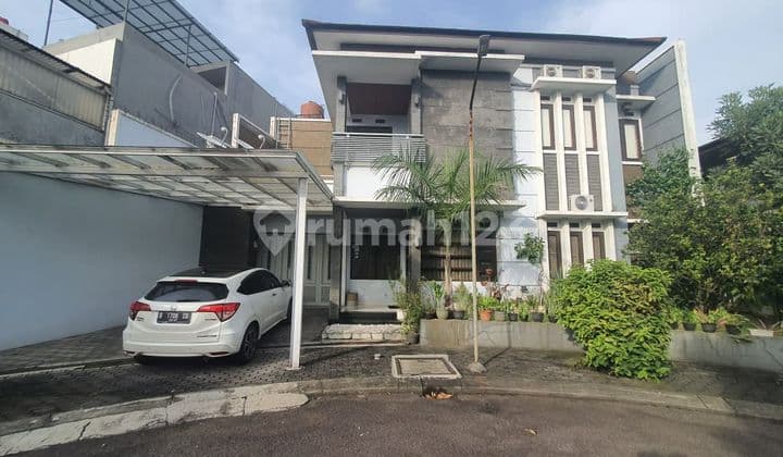 Rumah Mewah Dalam Komplek Singasana Pradana Mekarwangi