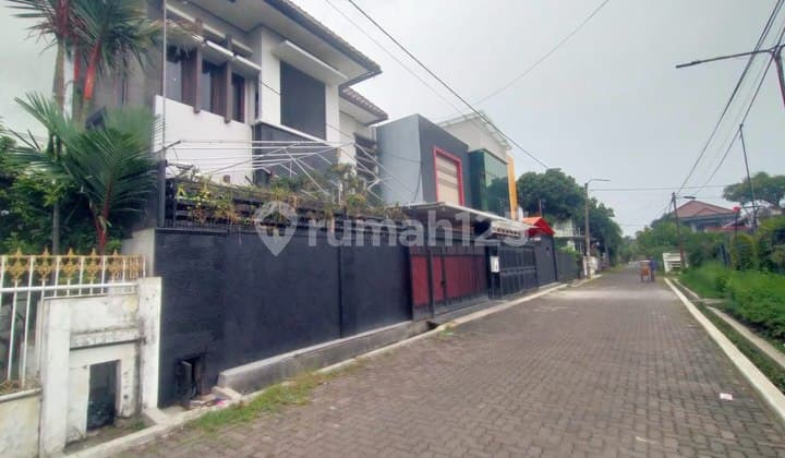Rumah Mewah Ada Kolam Renang Metro Margahayu . full furnish