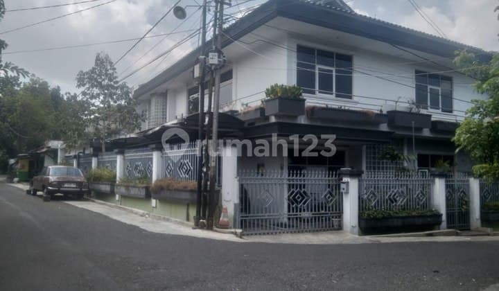 Dijual Rumah Nyaman Hoek Area Sukaluyu Depan Taman.