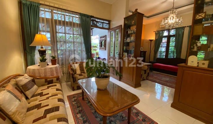 Rumah dalam komplek elit Griya Mas Pasteur. Recommended