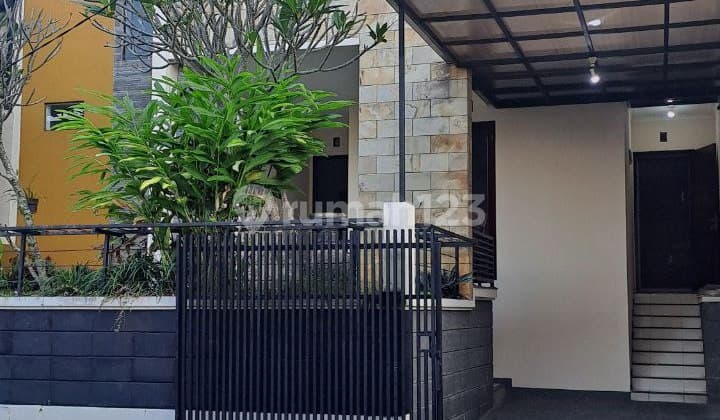 Rumah Bagus Dalam Komplek Cigadung